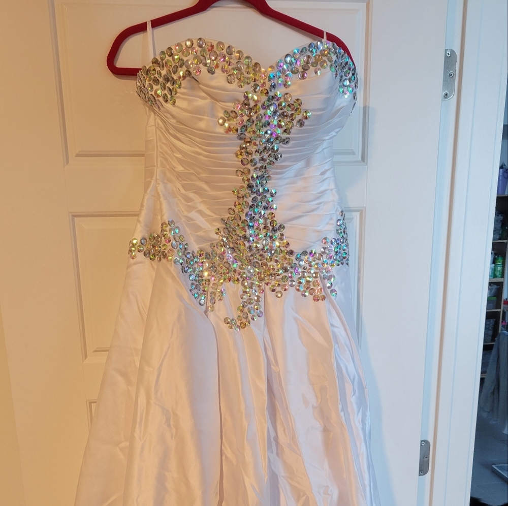 Rhinestone wedding dress size 12 brand new